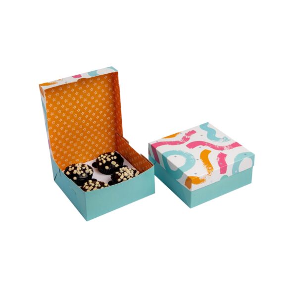 Premium Cupcakes & Muffins Box for 4 - 16 x 16 x 7.5 CM - Surieco surieco cupcake box premium 1
